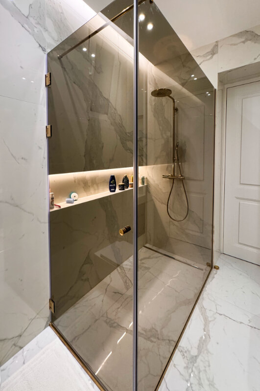 Kabine na šarke za različit opseg uglova