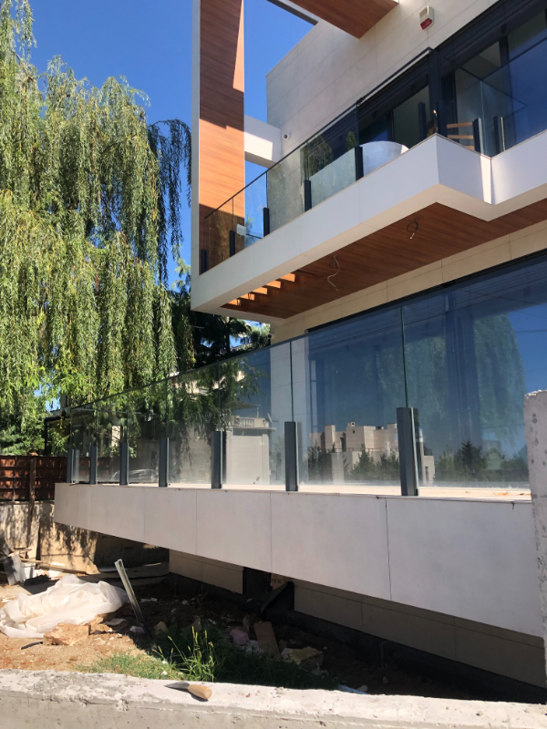 Staklene ograde na stubiće