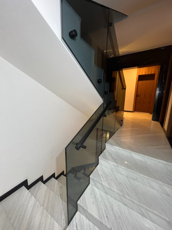 Staklene ograde na tačkaste nosače10